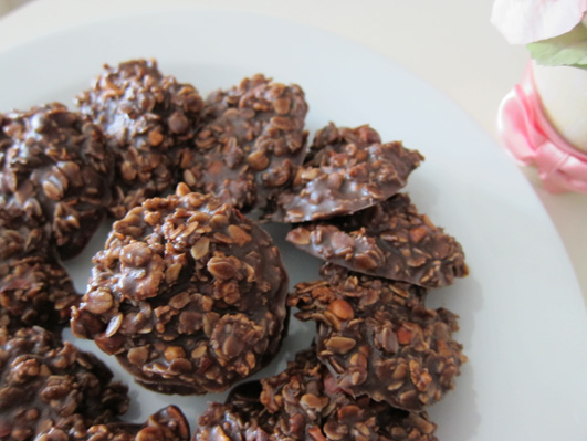 Πεντανόστιμα μπισκότα σοκολάτας μέσα σε λίγα λεπτά, χωρίς ψήσιμο!
