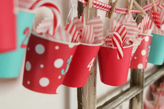 χριστουγεννιάτικο-ημερολόγιο-από-κυπελάκια-κόκκινο-