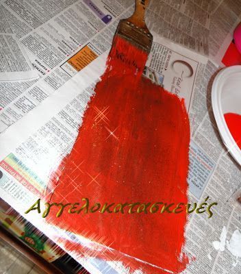 κόκκινο-κασκόλ-από-εφημερίδες-