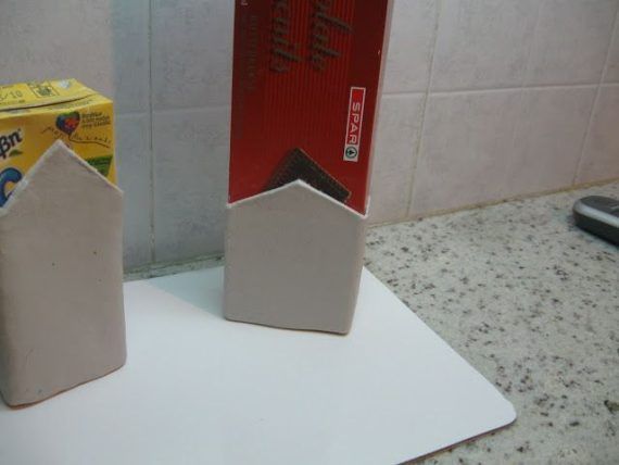 Φτιαξτε πανεμορφα Χριστουγεννιάτικα σπιτάκια και γουρια από πηλό