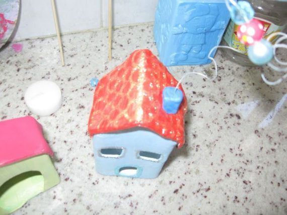 Φτιαξτε πανεμορφα Χριστουγεννιάτικα σπιτάκια και γουρια από πηλό