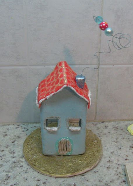 Φτιαξτε πανεμορφα Χριστουγεννιάτικα σπιτάκια και γουρια από πηλό