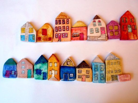 Φτιαξτε πανεμορφα Χριστουγεννιάτικα σπιτάκια και γουρια από πηλό