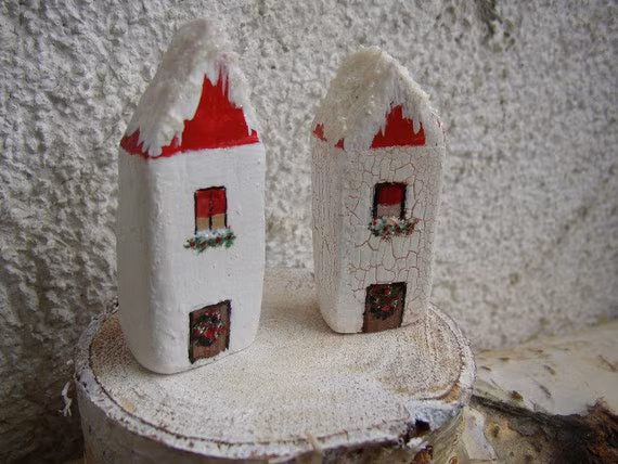Φτιαξτε πανεμορφα Χριστουγεννιάτικα σπιτάκια και γουρια από πηλό