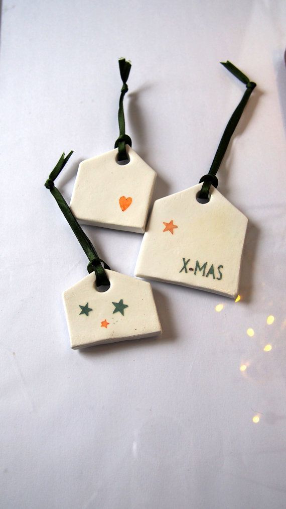 Φτιαξτε πανεμορφα Χριστουγεννιάτικα σπιτάκια και γουρια από πηλό