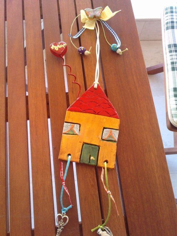 Φτιαξτε πανεμορφα Χριστουγεννιάτικα σπιτάκια και γουρια από πηλό