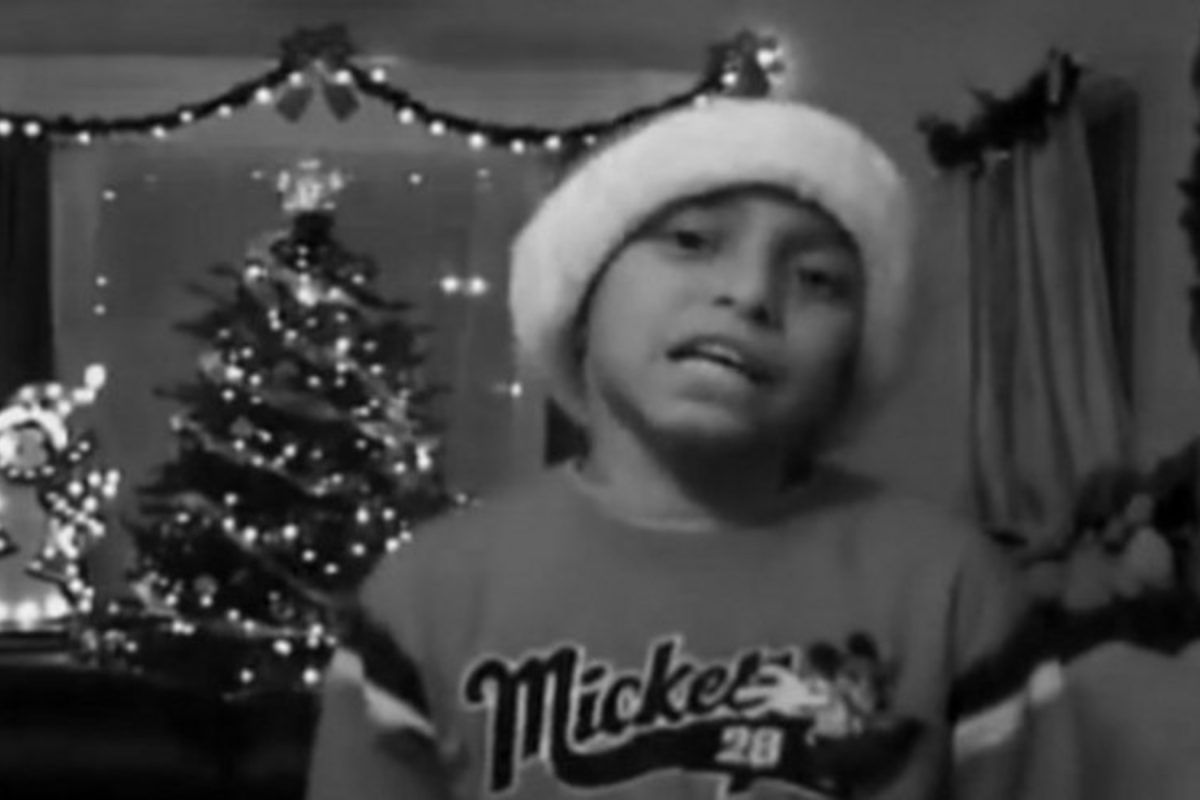 Η τραγική ιστορία του μικρούλη που τραγουδάει το Mamacita donde esta Santa Claus.