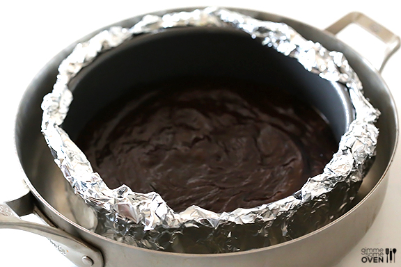 How To Make A Flourless Chocolate Cake | gimmesomeoven.com