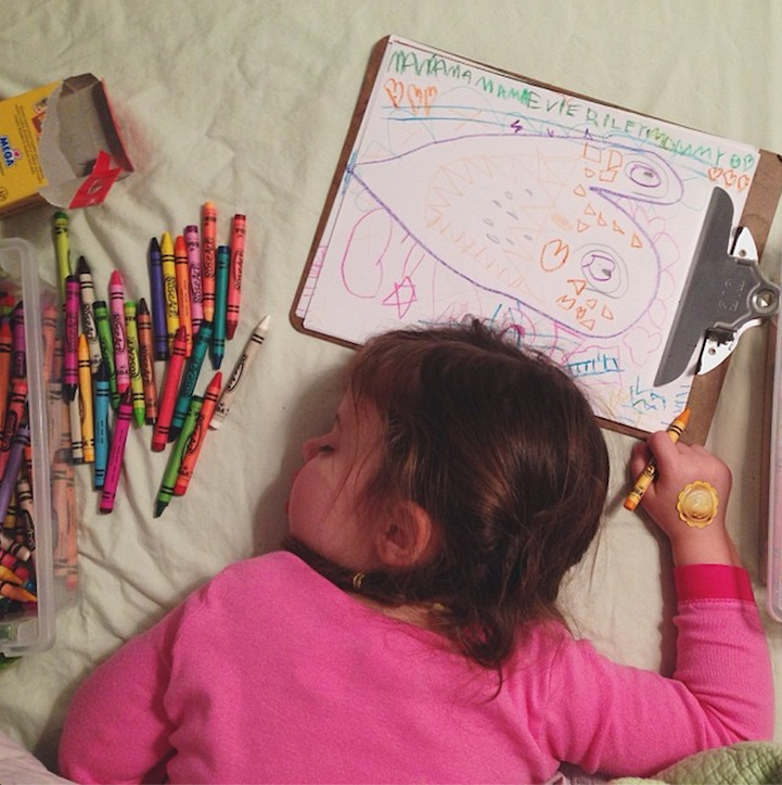 Γνωρίστε τη Roozle!Το τετράχρονο κορίτσακι που ζωγραφίζει μέχρι να αποκοιμηθεί!