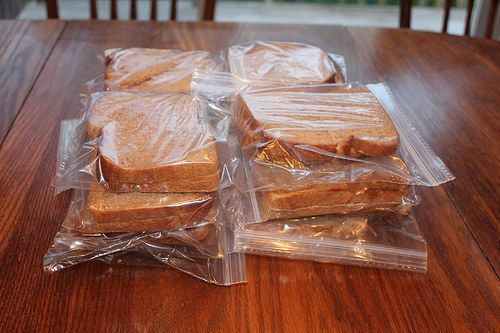 Βγείτε από το να χρειάζεται να κάνει το μεσημεριανό γεύμα κάθε πρωί με το πάγωμα μιας παρτίδας PB & amp? J σάντουιτς μπροστά από το χρόνο.