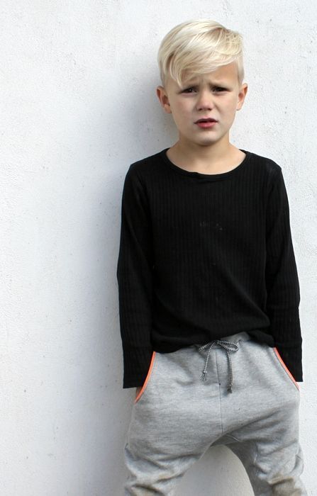 Look at that adorable little kid! HIS HAIR!