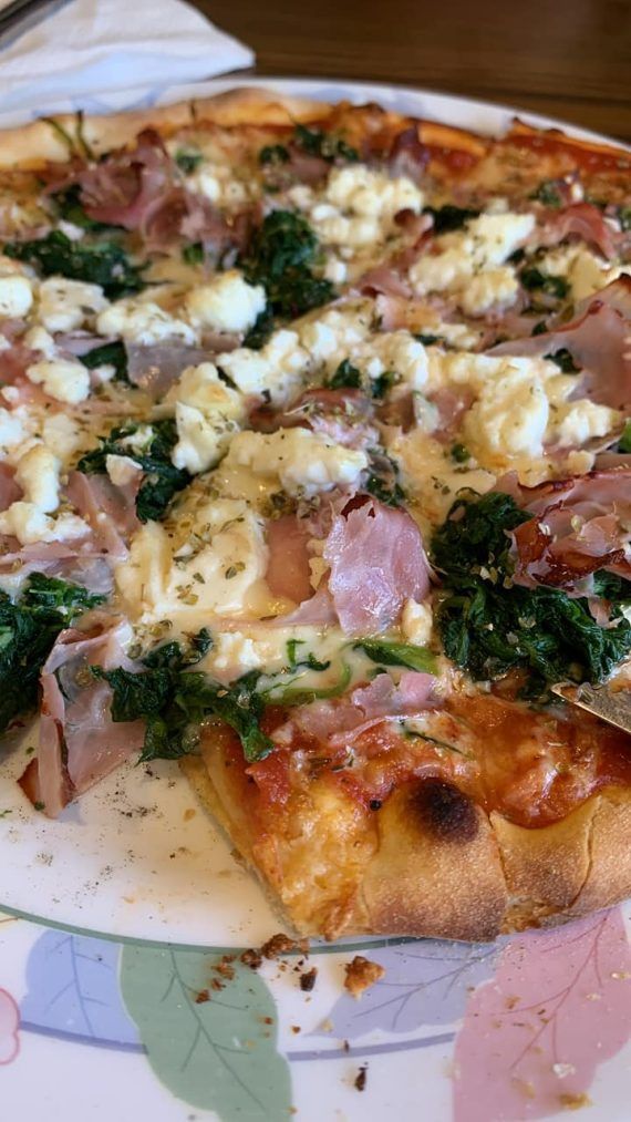 Πίτσα με σπανάκι και φέτα από τον Ηλία Μαμαλάκη