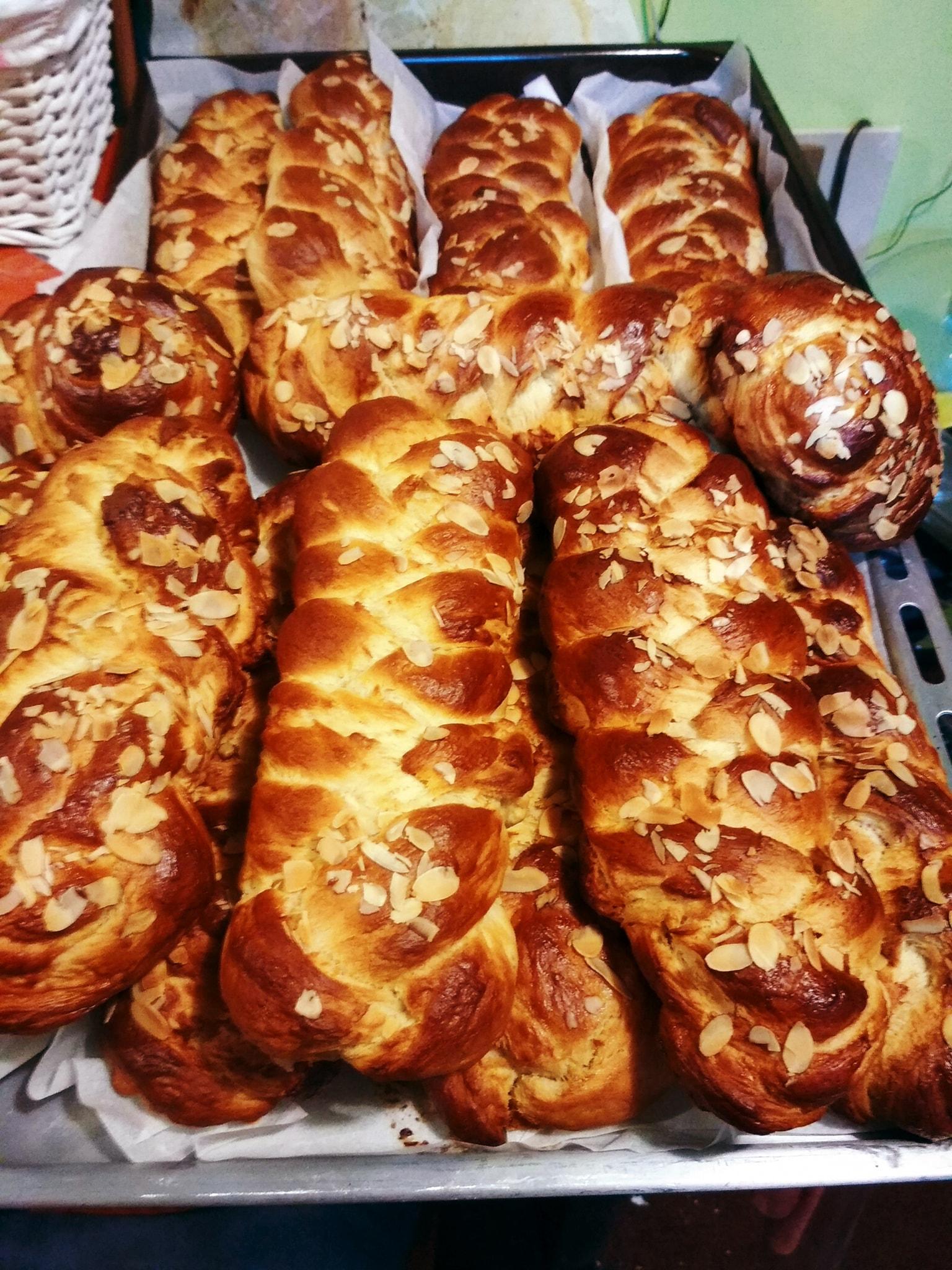 Συνταγή για τσουρέκια με ζαχαρουχο γάλα