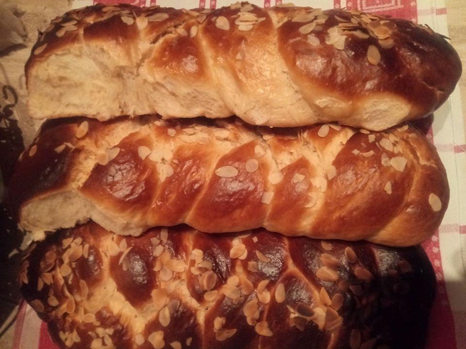 τσουρέκια με ζαχαρούχο