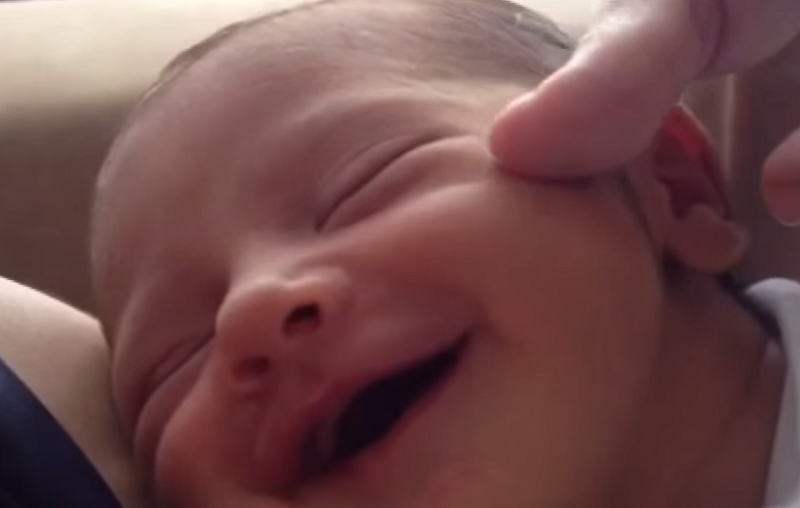 Πόση ευτυχία φέρνει το μητρικό χάδι;Εκπληκτικο video