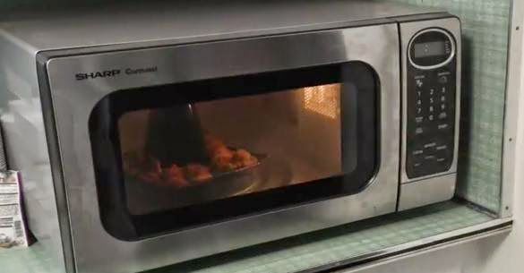 Αυτό το video πρέπει να το δεις αν έχεις φούρνο μικροκυμάτων!