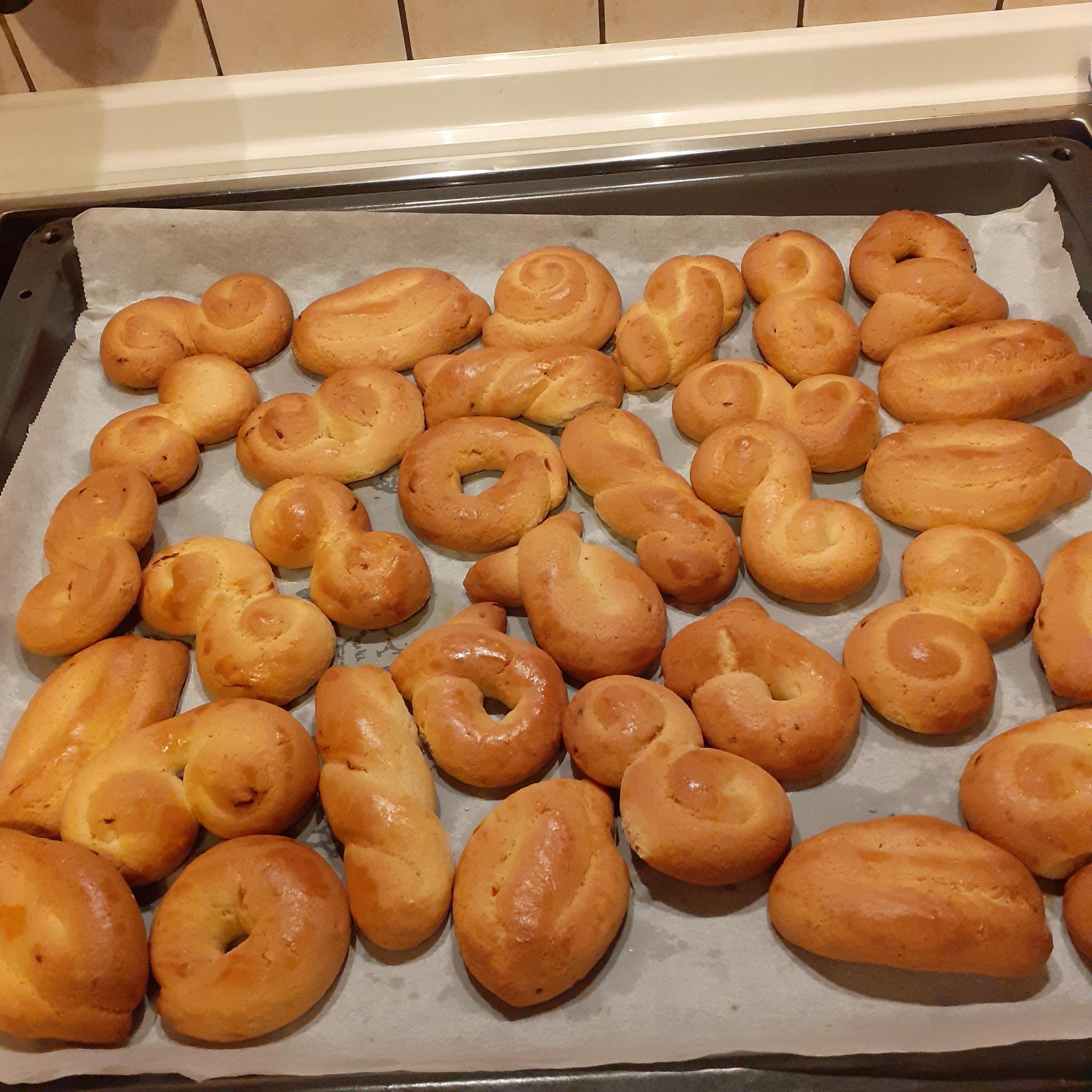 Συνταγη για νόστιμα και αρωματικά Πασχαλινά κουλουράκια της Βεφας Αλεξιαδου