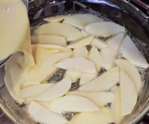 Έβαλε τα μήλα στο ταψί γιατί;Θα σας τρέξουν τα σάλια!!!!!!!!