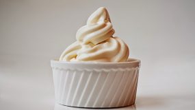 Φτιάξτε λαχταριστό frozen yogurt με τρία μόνο υλικά!!!!