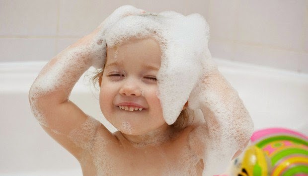 Baby Shampoo: 11 Εναλλακτικές Χρήσεις του που θα σας Λύσουν τα Χέρια