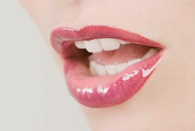Φτιάξε σπιτικό lip glos για τα χείλη σου ΒΙΝΤΕΟ