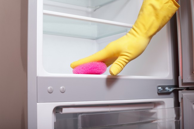 Πώς να καθαρίσετε τέλεια το ψυγείο