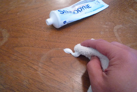 Δείτε στο video απίστευτες ιδέες για καθάρισμα με μια...Οδοντόκρεμα!