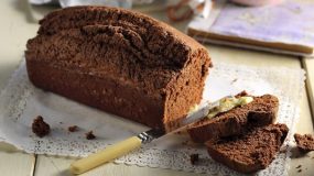 Εύκολο και γρήγορο σοκολατένιο ψωμί απο τον Ακη Πετρετζικη!