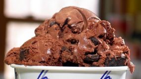 Πανευκολο παγωτο σοκολατα χωρις παγωτομηχανη με 4 υλικα