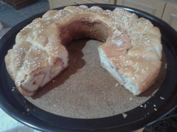 Πιτα-κρουασαν γεμιστη με ζαμπον και τυρί