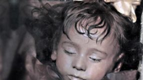 Η ωραία κοιμωμένη της Σικελίας. Μούμια δίχρονου κοριτσιού από το 1920, ανοιγοκλείνει τα μάτια της!...