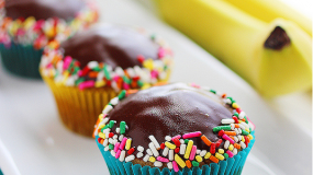 Πανεύκολα mini muffins με επικάλυψη σοκολάτας!