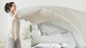 Τα Μυστικά της Τεμπέλας: Στρώστε το Κρεβάτι χωρίς καν να Σηκωθείτε