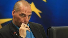 Παραιτήθηκε ο Γιάνης Bαρουφάκης από υπουργός Οικονομικών