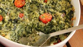 Συνταγή για παιδιά:Σπανακόρυζο φούρνου με σάλτσα φέτας