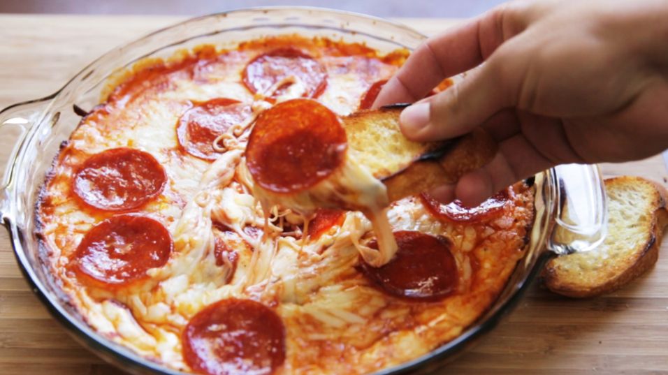 Συνταγή για πάρτυ: Λαχταριστό dip -pizza!