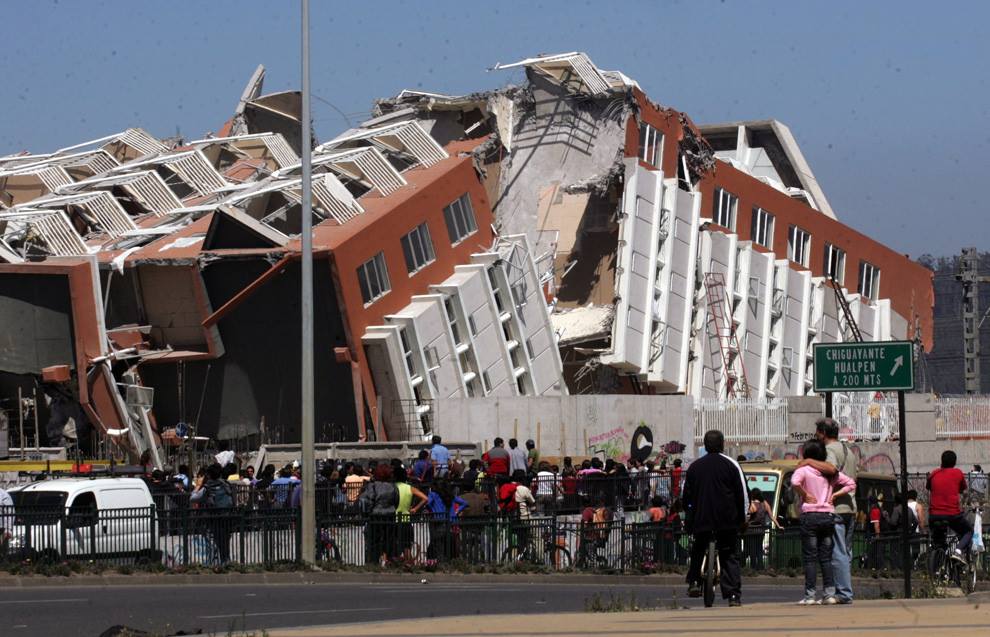 Σεισμός 8,3 Ρίχτερ στη θαλάσσια περιοχή της Χιλής. Κίνδυνος για τσουνάμι. video