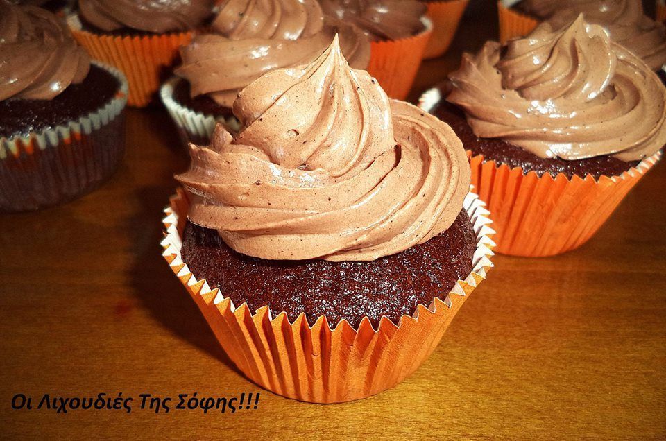 σοκολατενια_μαφινς_γεμιστα_με_μπισκοτα