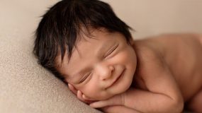 Eσείς ξέρετε γιατί πραγματικά χαμογελάνε τα μωρα;