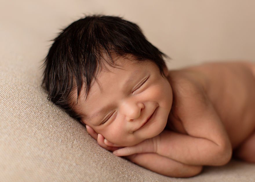 Eσείς ξέρετε γιατί πραγματικά χαμογελάνε τα μωρα;