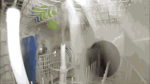 Έβαλε μια κάμερα μέσα σε ένα πλυντήριο πιάτων. Αυτό που κατέγραψε θα σας αφήσει άφωνους!3