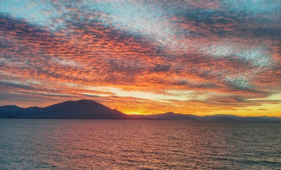 Μαγευτικό ηλιοβασίλεμα στην Εύβοια. Ο ουρανός πήρε φωτιά! ΕΙΚΟΝΕΣ1