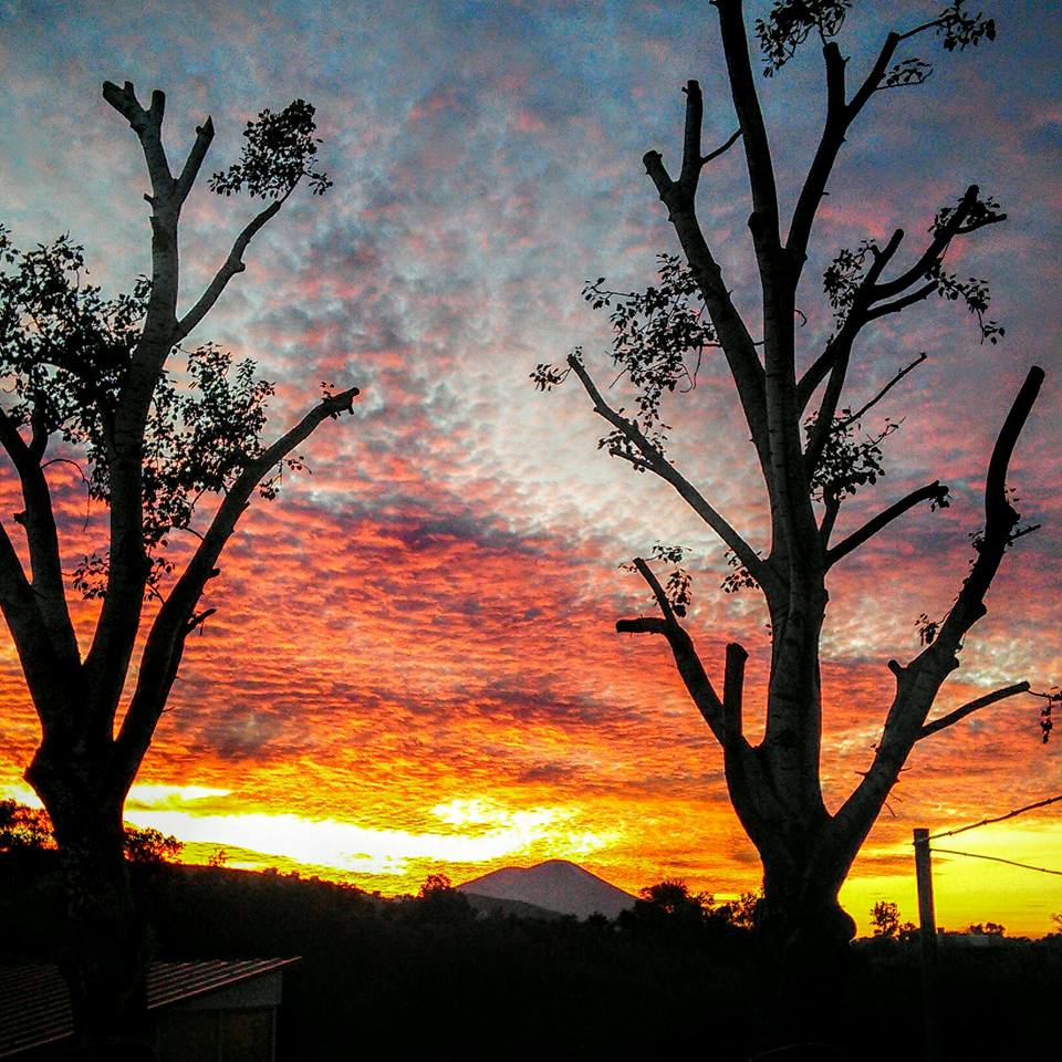 Μαγευτικό ηλιοβασίλεμα στην Εύβοια. Ο ουρανός πήρε φωτιά! ΕΙΚΟΝΕΣ3