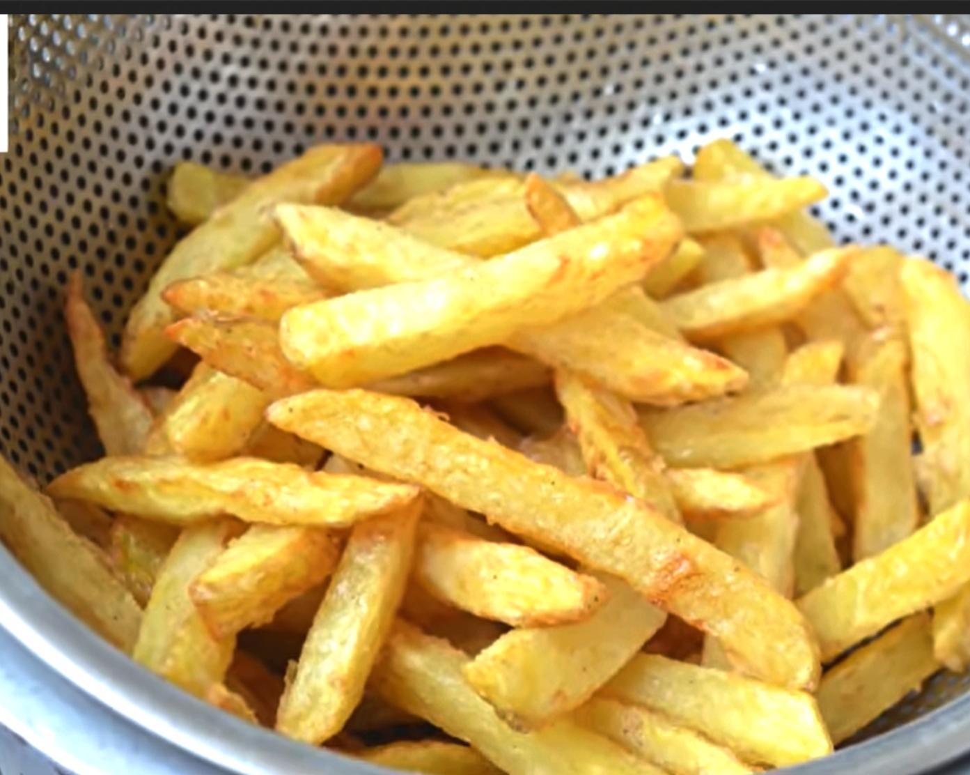 Αλευρωμένες τηγανητές πατάτες