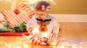 ΈΤΣΙ είναι τα Χριστούγεννα με ένα μωρό στο σπίτι! Ένα VIDEO που θα λατρέψετε ΟΛΟΙ!!