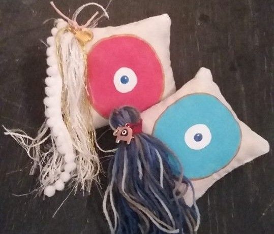 Νέος διαγωνισμός με δώρο δυό μαξιλαράκια γούρια