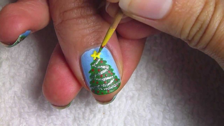 Φτιαξτε δεντράκια στα νύχια σας με σελοτέιπ!