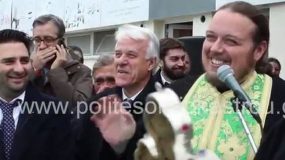Θεοφάνεια: Η πιο... αστεία ρίψη του σταυρού έγινε στο Ωραιόκαστρο - Δείτε τι έκανε ο ιερέας! (video)