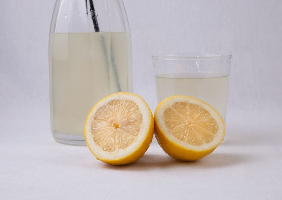 Αλκαλικό νερό: Η νέα εμμονή των διασήμων – Πώς θα το φτιάξετε