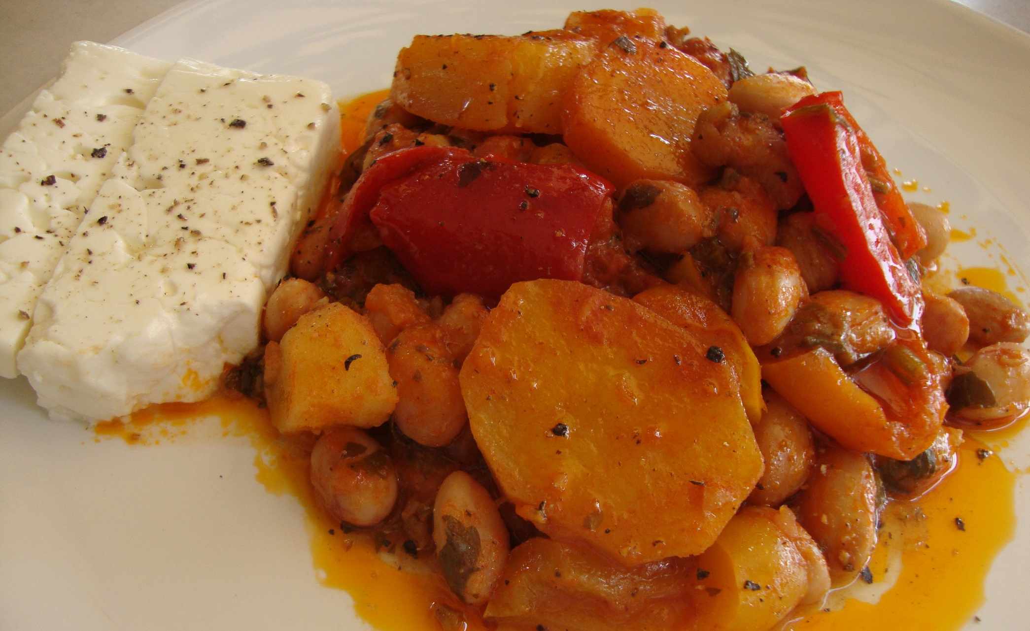 Φασόλια χάντρες στη γάστρα